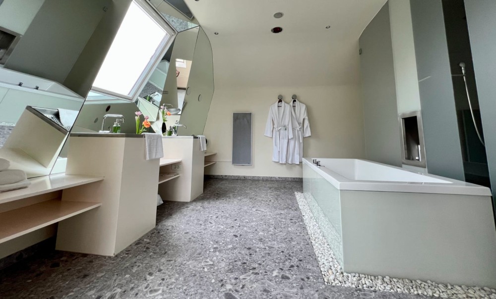 Luxuri&ouml;ses Badezimmer der Penthouse-Atelier-Suite