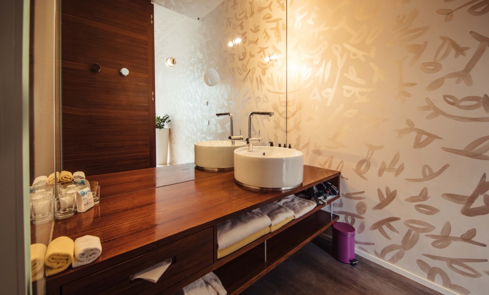 Badezimmer im Standard Doppelzimmer des Hotel Rathaus Wien