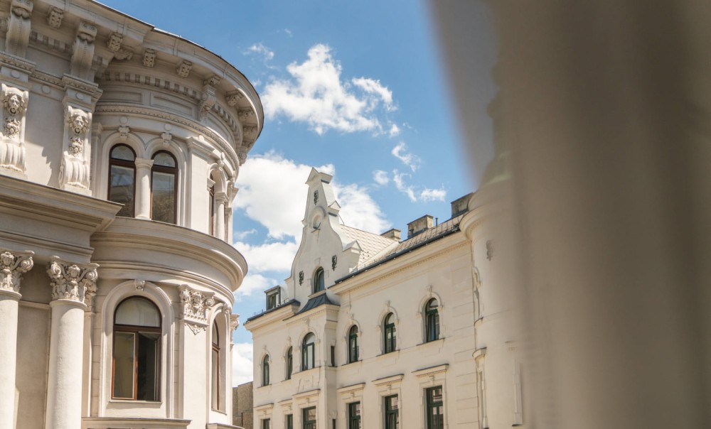 Ausblick vom Superior Doppelzimmer auf die historische Architektur der Wiener Innenstadt