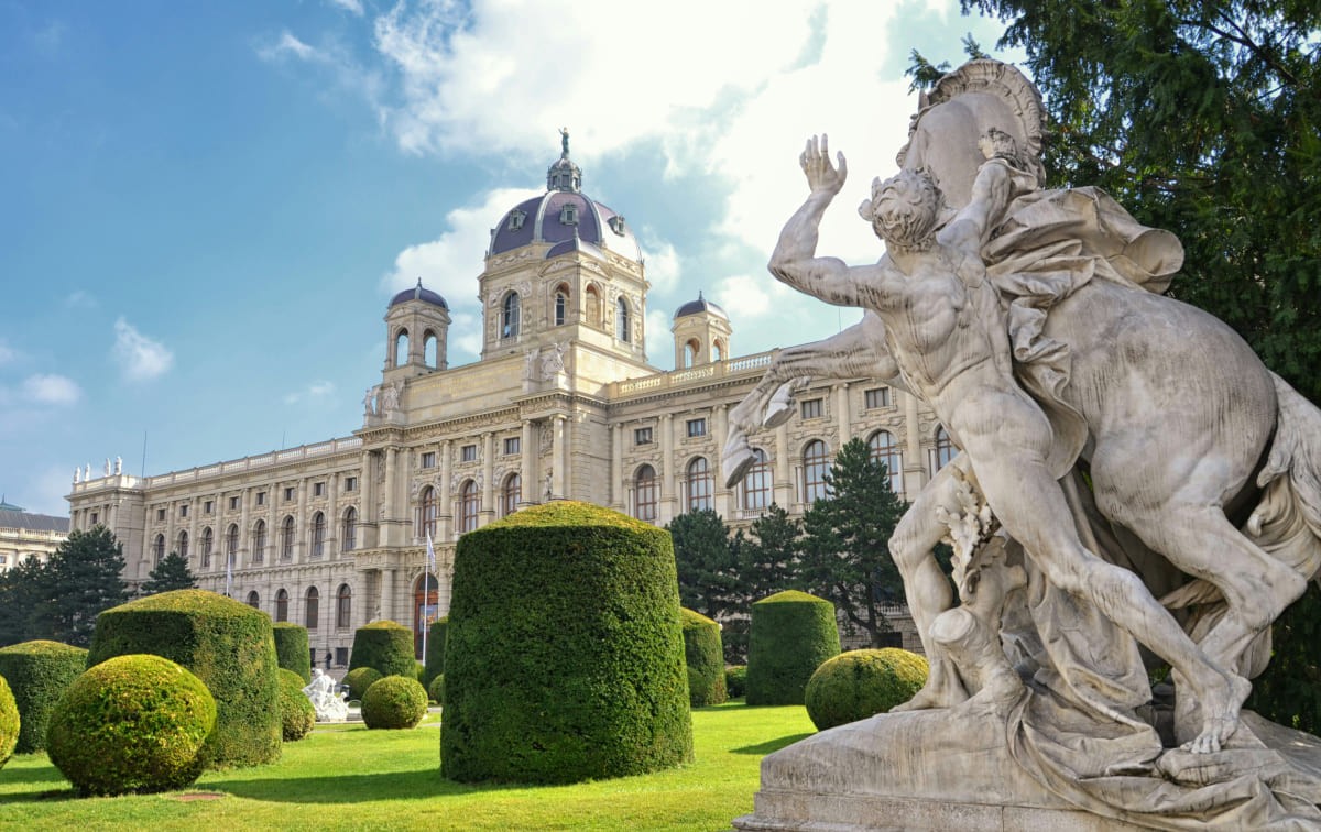 Das Schloss Belvedere mit seinen barocken Gartenanlagen in Wien &copy; Unsplash / Vitaliia Ponomarova